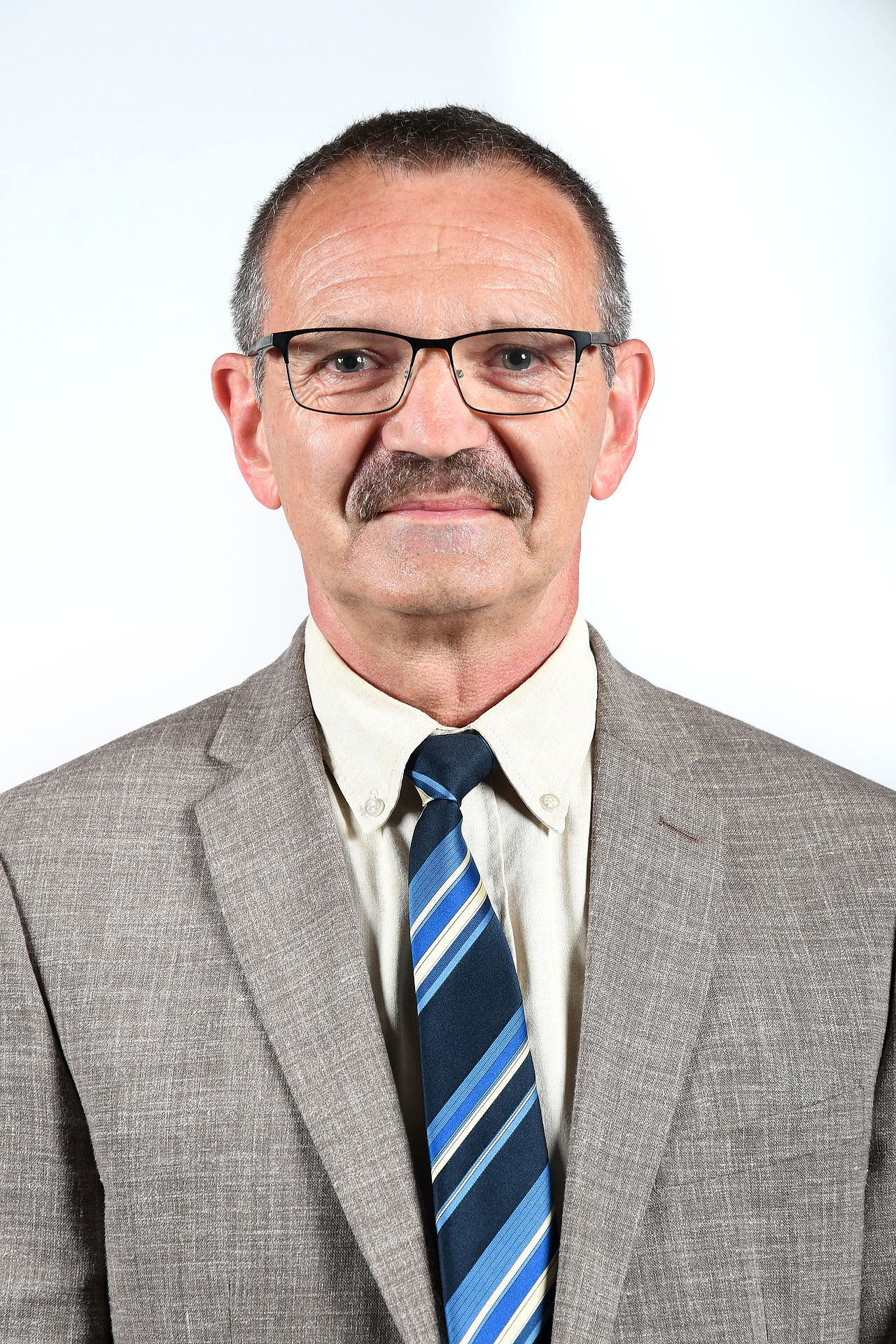 M Georges HOYAUX