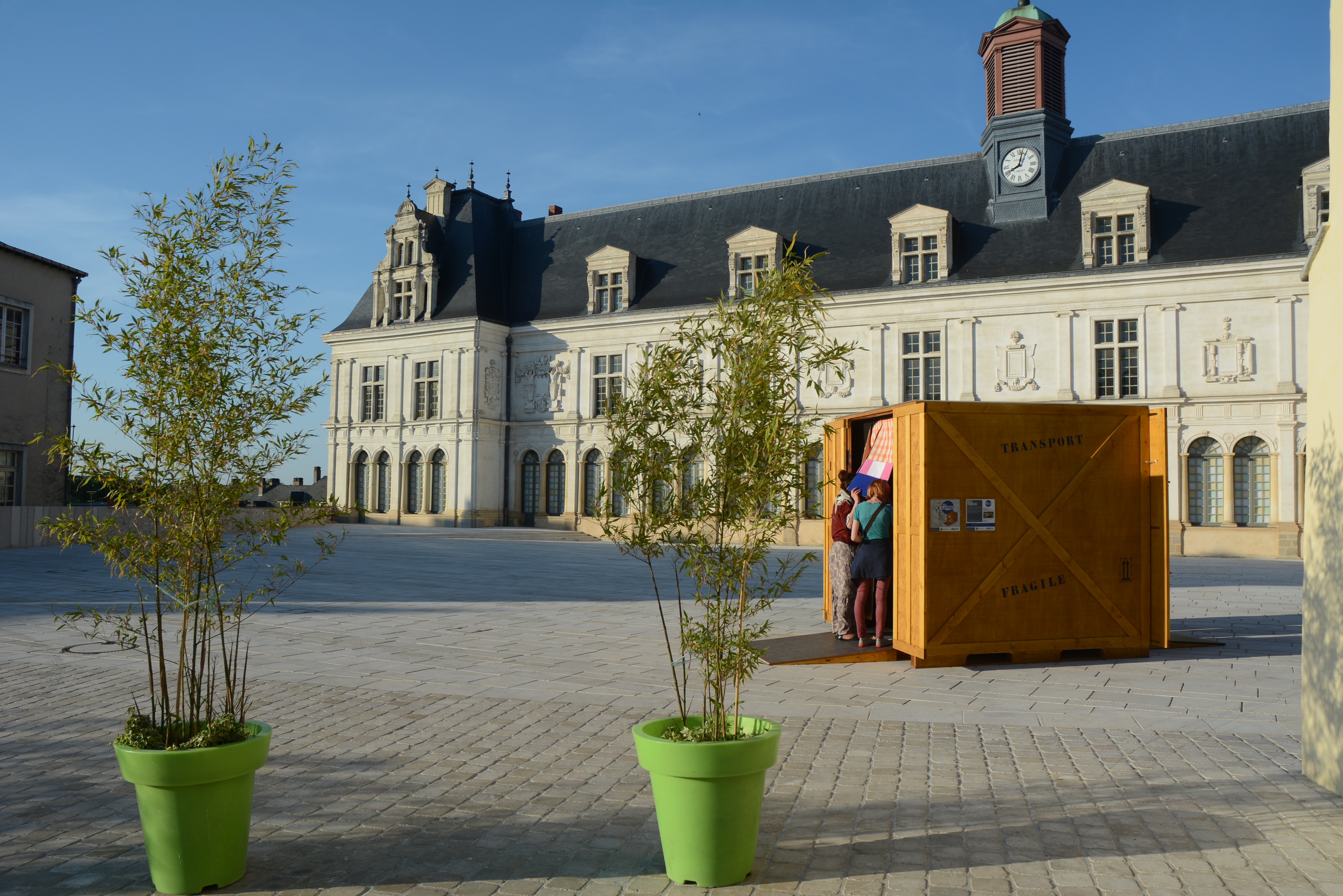 https://www.laval.fr/fileadmin/Galeries_photos_et_videos/Animations_Ville/La_Nuit_des_Musees/14_1714_17_La_Nuit_des_Musees_Laval_96.JPG