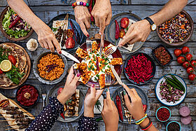 Many types of kebab on the table like beyti kebab Programme des vacances d'avril à Saint-Nicolas