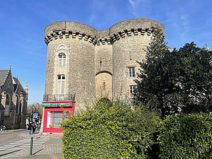 https://www.laval.fr/fileadmin/Galeries_photos_et_videos/Actualites/2022_MARS_AVRIL/porte_beucheresse_paysage.jpg
